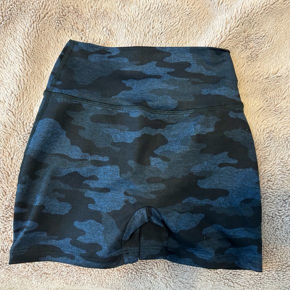 BOMBSHELL SHORTS SIZE S - Picture 2 of 2